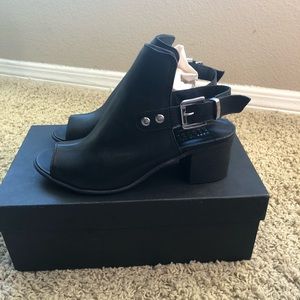 NEW Black Leather Heels Barneys New York size 6